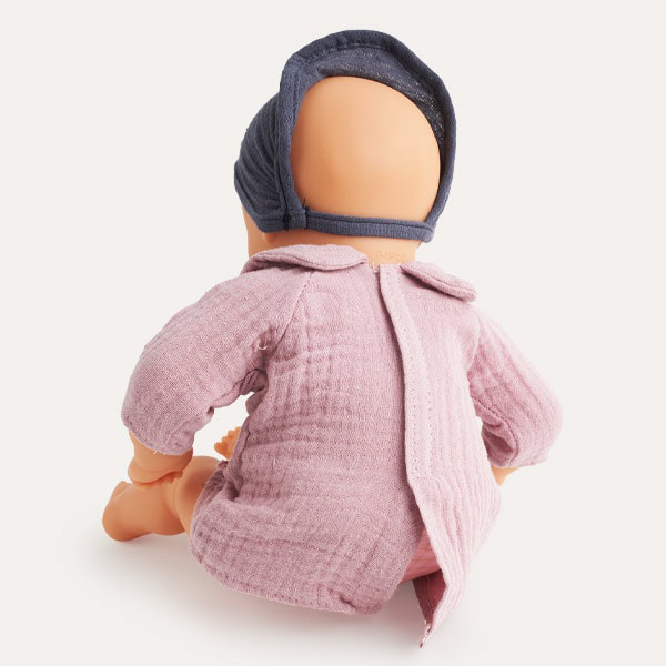 Muñeca bebe Pomea Baby Dahlia purpura Djeco